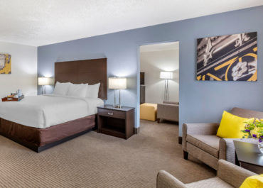 We offer rooms with a separate living space